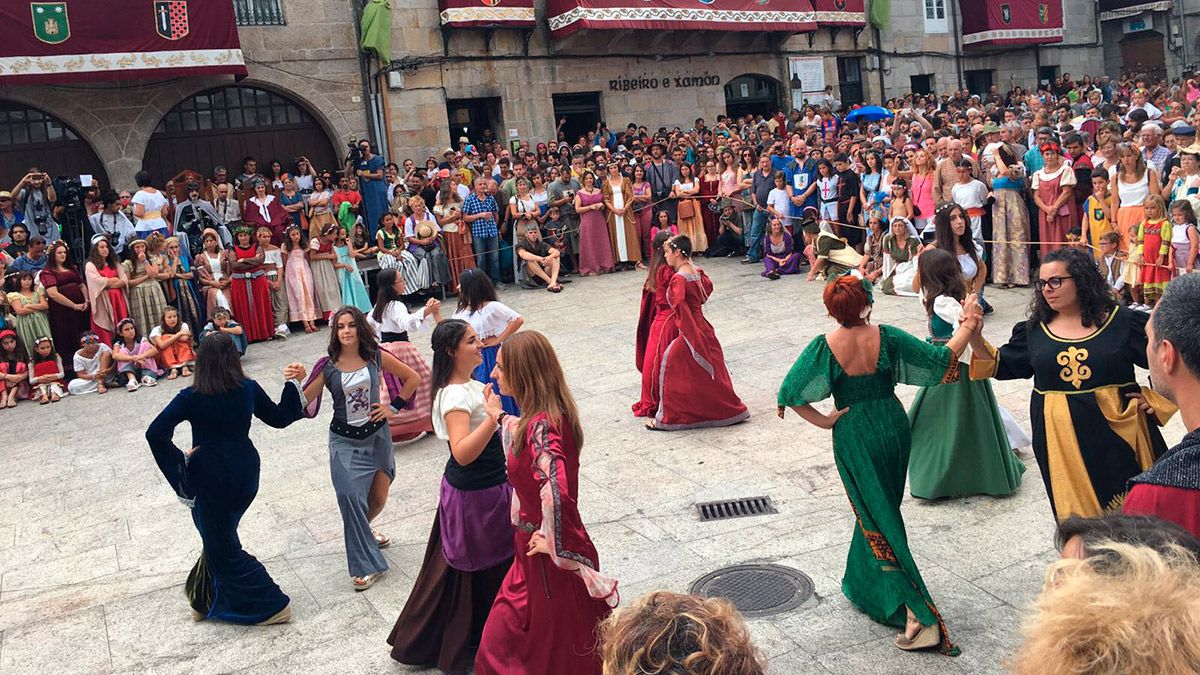 Las Damas del Passo Honroso interpretando bailes medievales este fin de semana en Galicia. | L.N.C.