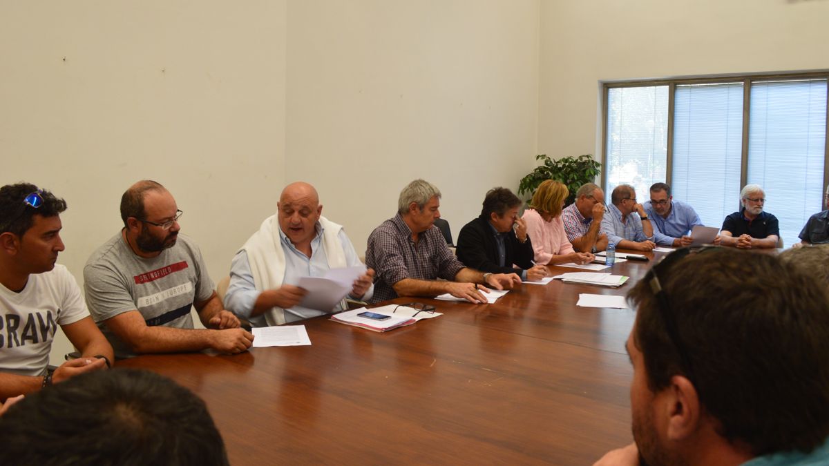 Momentos de la Mesa de la Energía reunida este lunes en Ponferrada. | M.I.