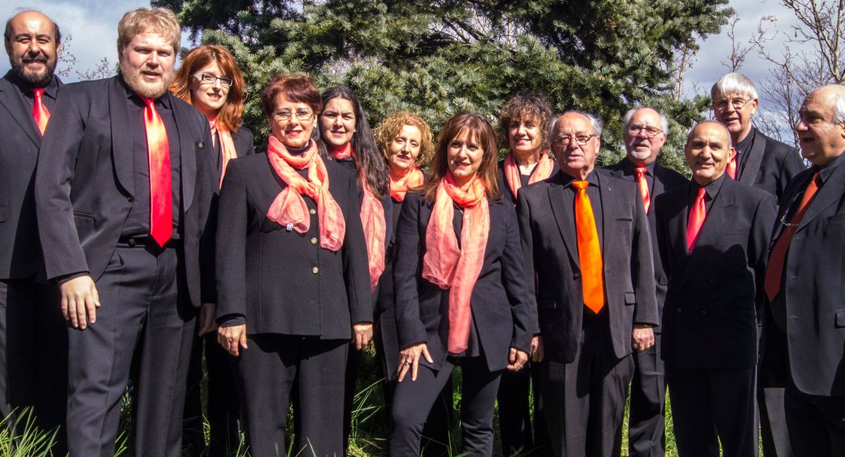 La Camerata leonesa Ars Cantus, con su director Luis G. Viñuela (a la derecha) ofrece este martes el segundo de los tres conciertos que tiene programados.