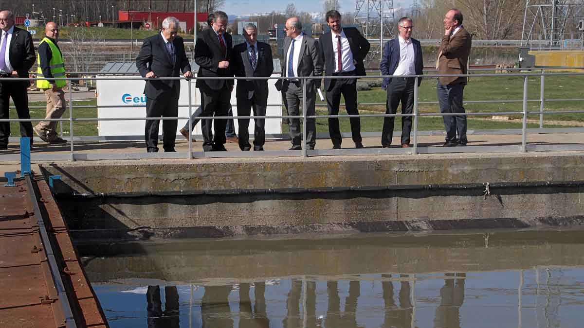 Silván y el resto de autoridades inspeccionan las instalaciones. | ICAL Silván y el resto de autoridades inspeccionan las instalaciones. | ICAL