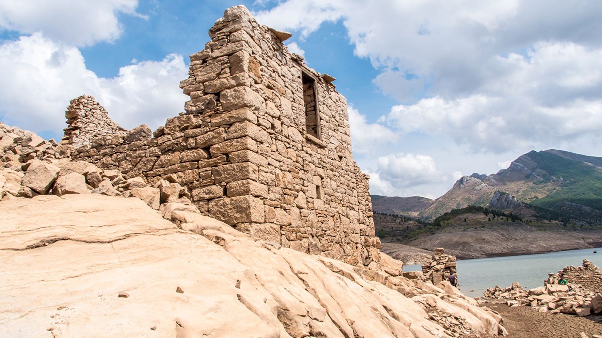 Edificios cimentados en la roca. | VICENTE GARCÍA