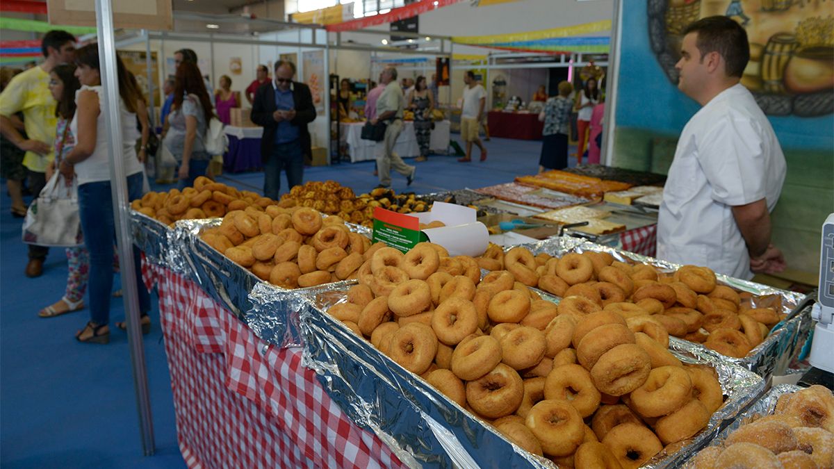 Uno de los planes para este fin de semana es acercarse a la Feria del Dulce de Benavides de Órbigo. | MAURICIO PEÑA