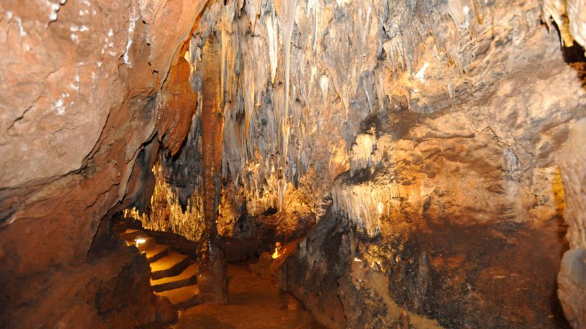 Uno de los espacios que se puede visitar en la Cueva de Valporquero. | DANIEL MARTÍN