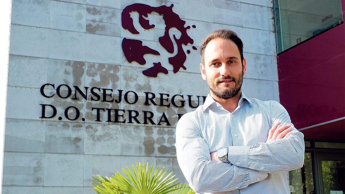 Alejandro González es el director técnico de la DO Tierra de León y ahora también su gerente. | DANIEL MARTÍN