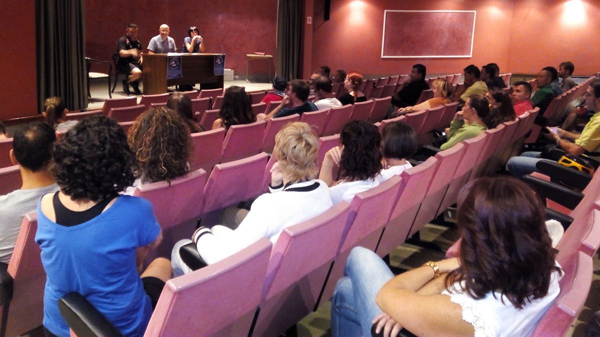 La plataforma se reunió este jueves en la Casa de Cultura de Navatejera.
