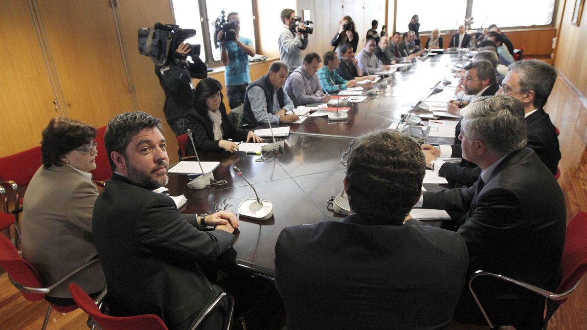 Imagen de la reunión en el Ministerio de Industria. | JUAN LÁZARO