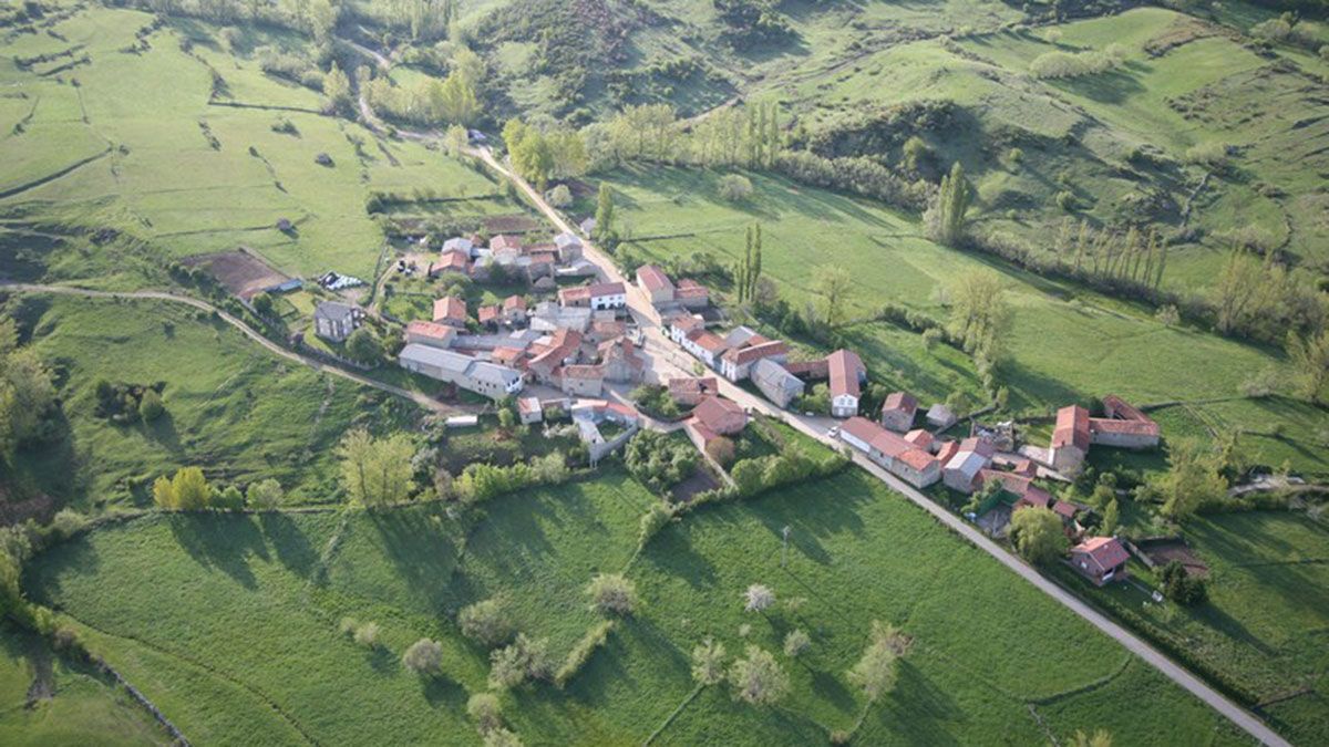 Vista aérea de la localidad de Viego, en el municipio. | AYTO. REYERO Vista aérea de la localidad de Viego, en el municipio. | AYTO. REYERO