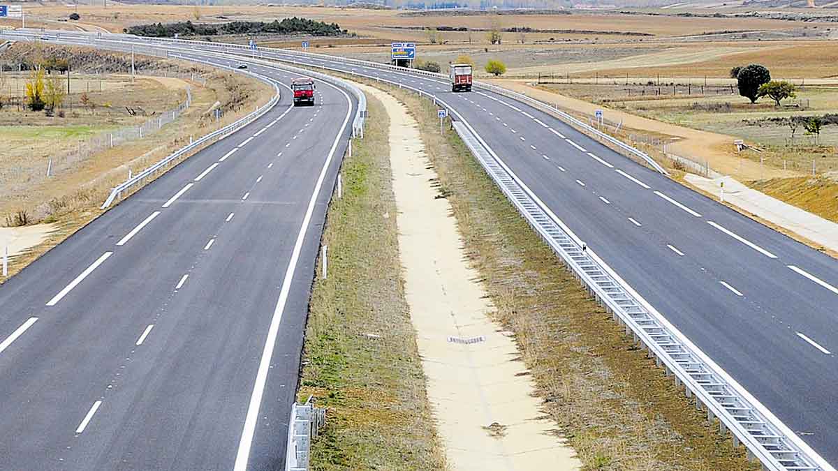 La provincia de León albergará seis cámaras, dos de ellas en autovía y otra más en la autopista a Asturias. | MAURICIO PEÑA La provincia de León albergará seis cámaras, dos de ellas en autovía y otra más en la autopista a Asturias. | MAURICIO PEÑA