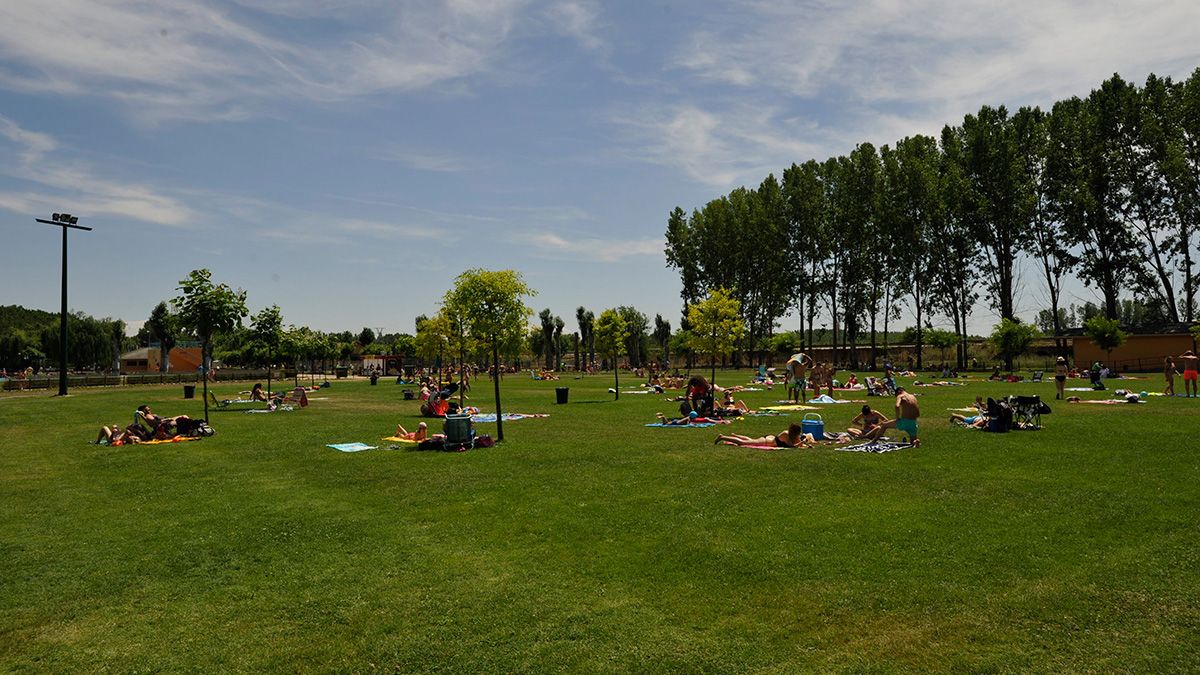 Piscinas de Valencia de Don Juan. | DANIEL MARTÍN Piscinas de Valencia de Don Juan. | DANIEL MARTÍN