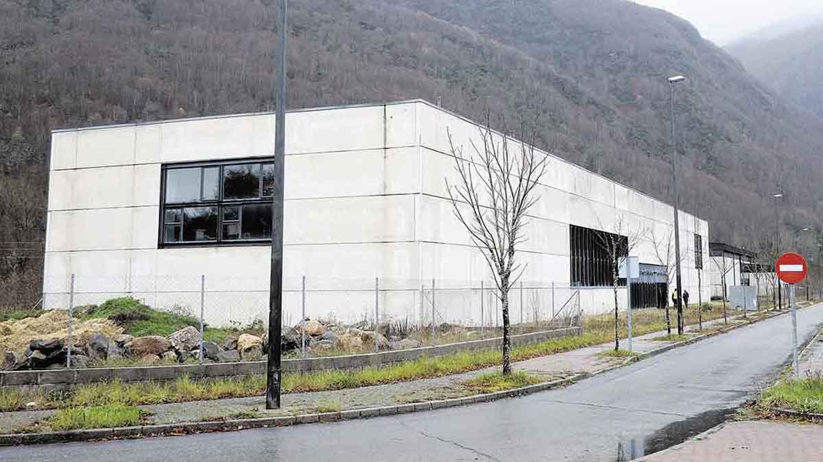 Imagen de archivo del edifico del Centro de Formación, en el polígono de Villager de Laciana. | DANIEL MARTÍN