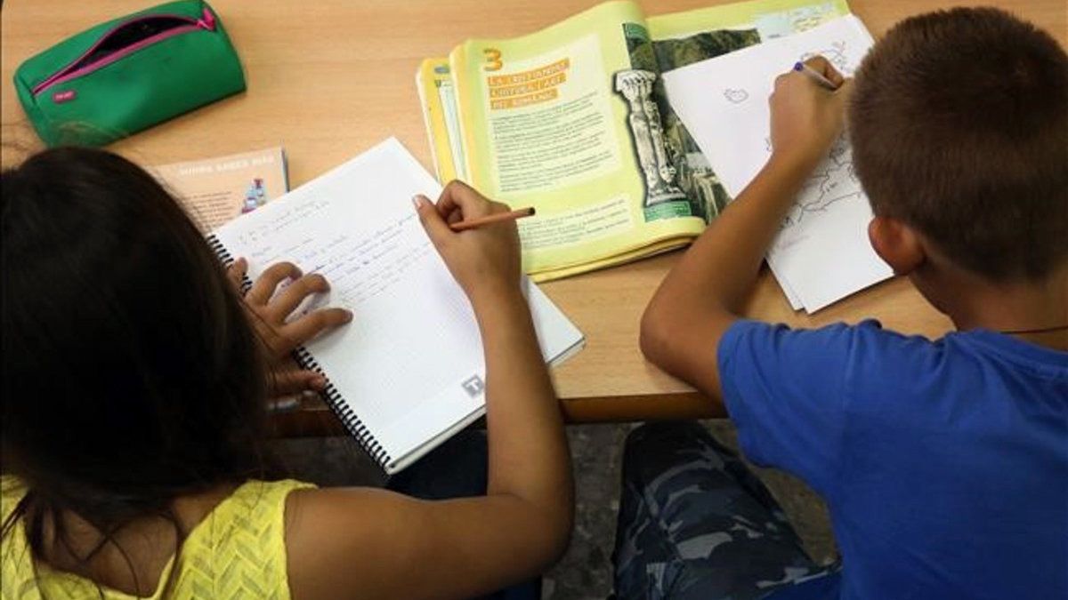 Las familias consideran que los deberes son útiles y que deben mandarse todos o casi todos los días, excepto en fines de semanas y vacaciones. | ABC