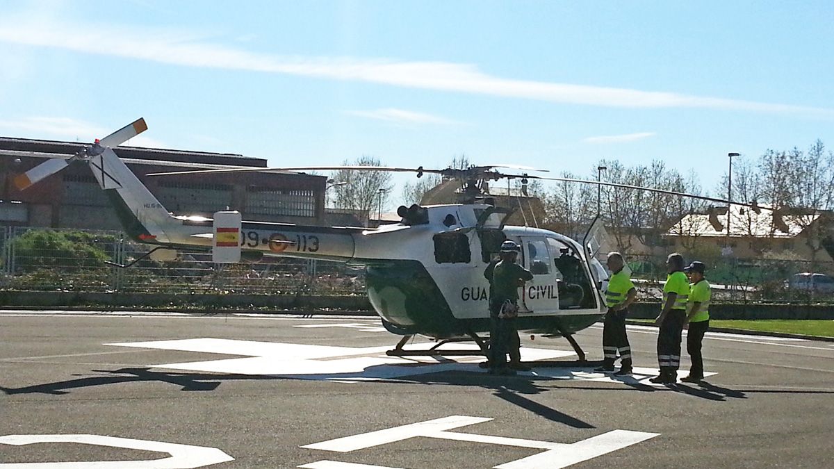 Llegada del cuerpo del montañero fallecido al Hospital del Bierzo. | C. Sánchez (Ical)