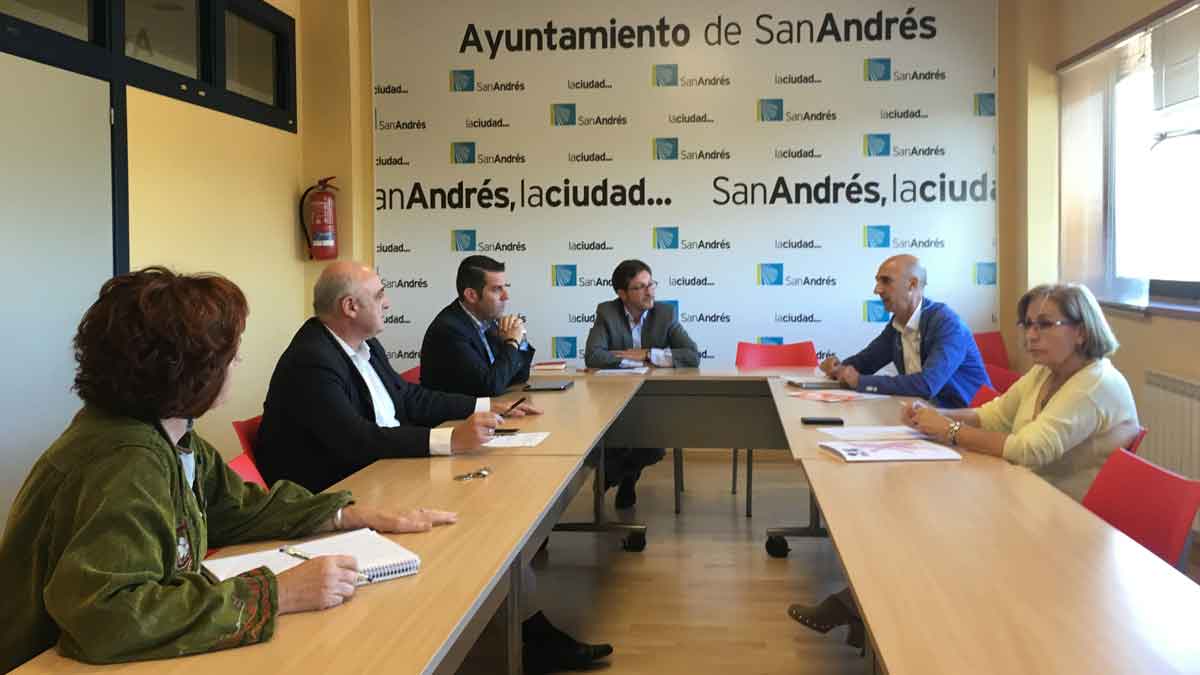 Eloína Terrón, Gregorio Chamorro, Francisco Gómez, Santiago Blanco, Juan Carlos Fernández y Rosa María Fernández, este jueves en la junta de portavoces. | L.N.C.