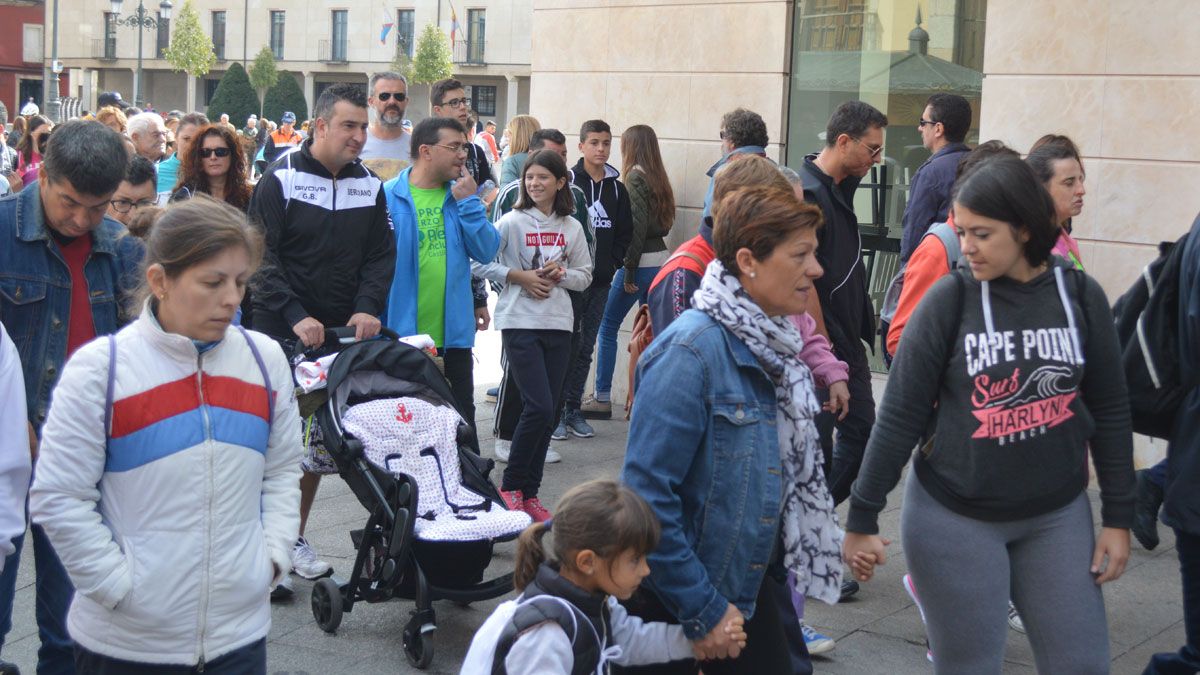 Marcha solidaria por Asprona Bierzo realizada este domingo en Ponferrada. | A.C.