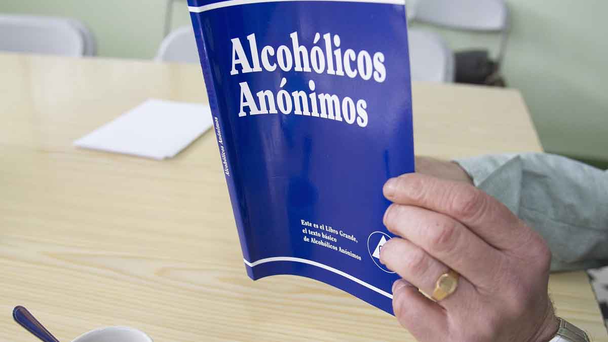 Los textos de ayuda que aplican a las sesiones son trascendentales para acabar con la dependencia del alcohol. | ICAL Los textos de ayuda que aplican a las sesiones son trascendentales para acabar con la dependencia del alcohol. | ICAL