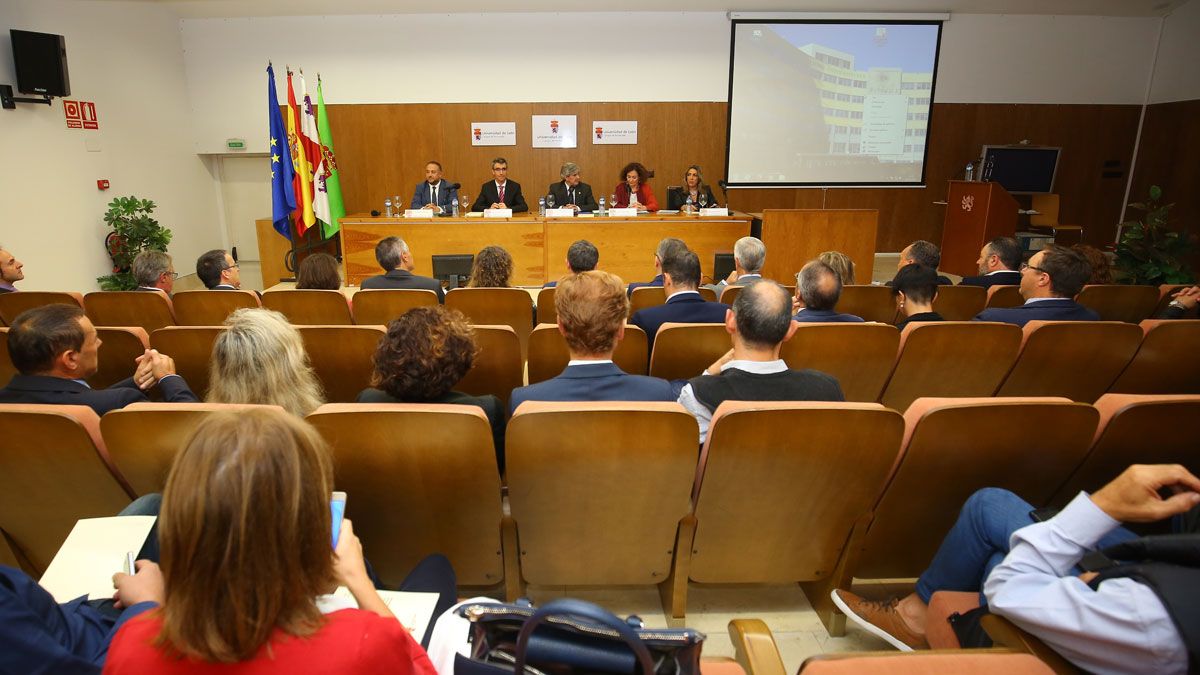 Inauguración oficial del curso académico este miércoles en el campus de la ULE en Ponferrada. | CÉSAR SÁNCHEZ (ICAL)