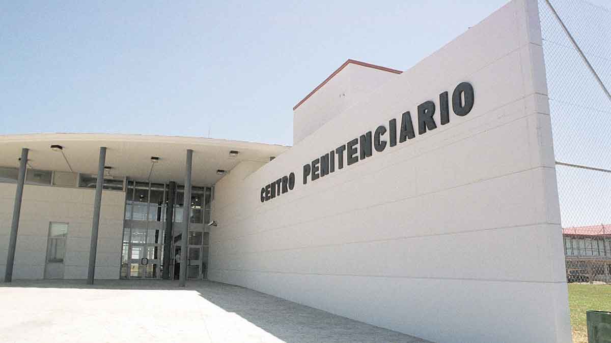 El centro penitenciario leonés celebra mañana los actos con motivo de la fiesta de la Merced. | MAURICIO PEÑA