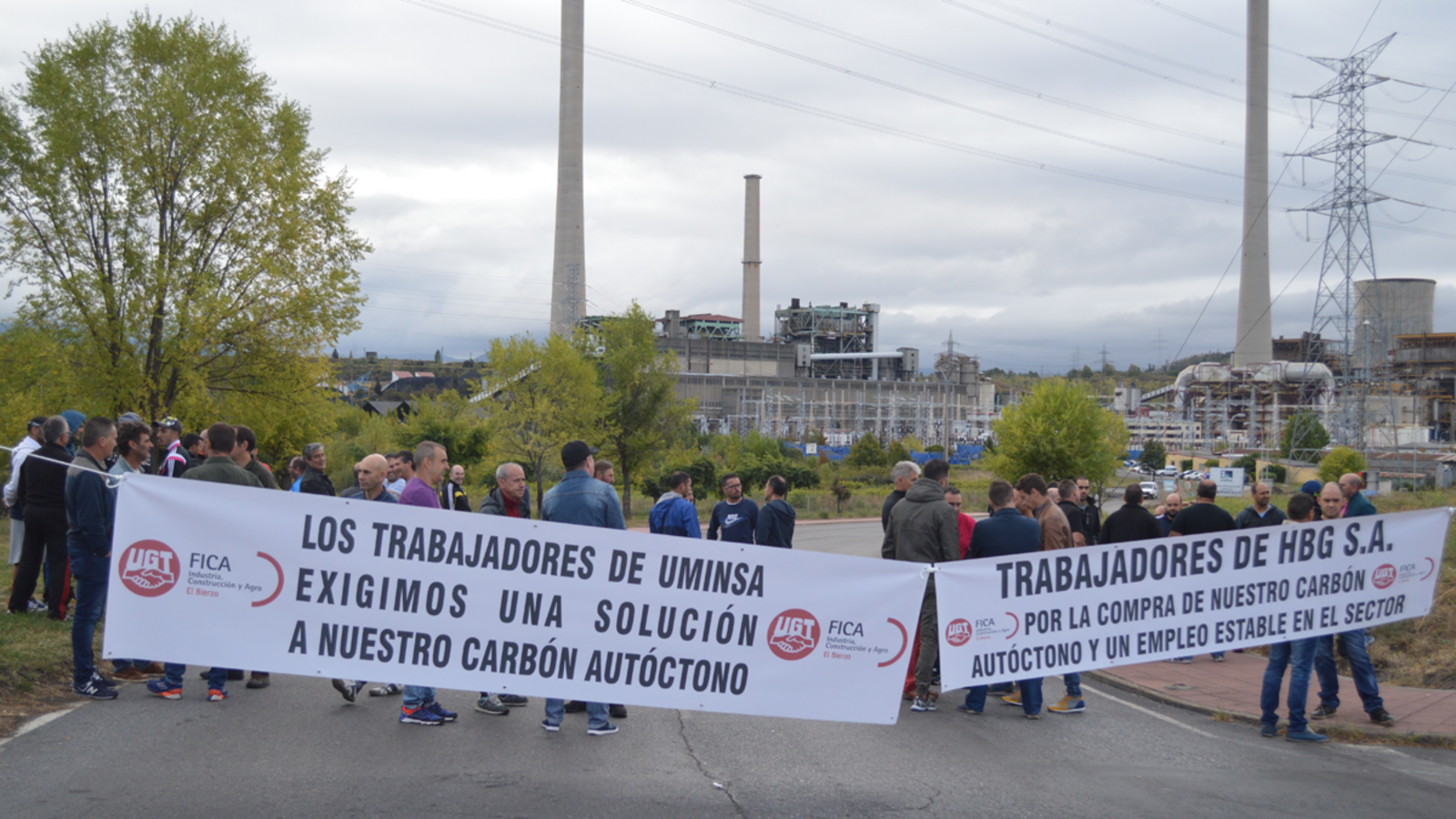 Los mineros piensan manifestarse a las puertas de Compostilla cada jueves y viernes hasta que tengan una solución. | M.I.