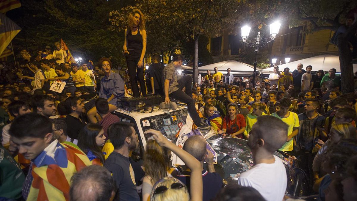 Algunos incidentes de la noche de este miércoles en Cataluña. | ABC.ES