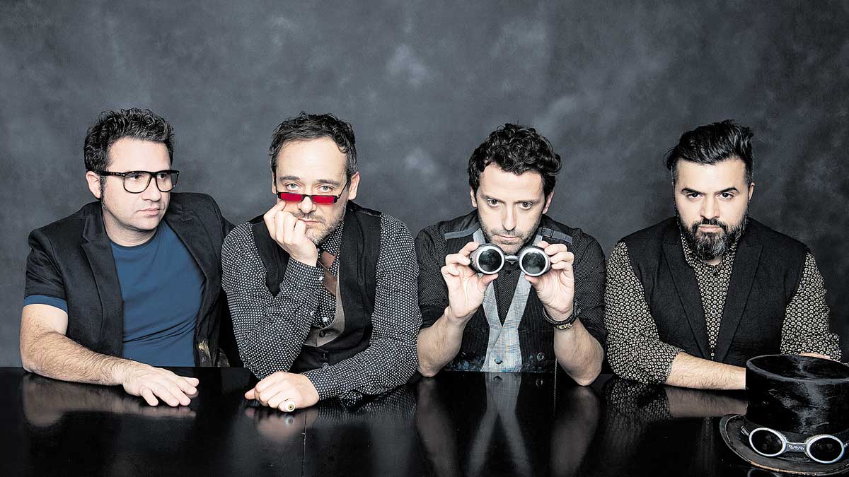Los componentes de la banda Love of Lesbian que hoy actúan en el pabellón del CHF. | L.N.C. Los componentes de la banda Love of Lesbian que hoy actúan en el pabellón del CHF. | L.N.C.