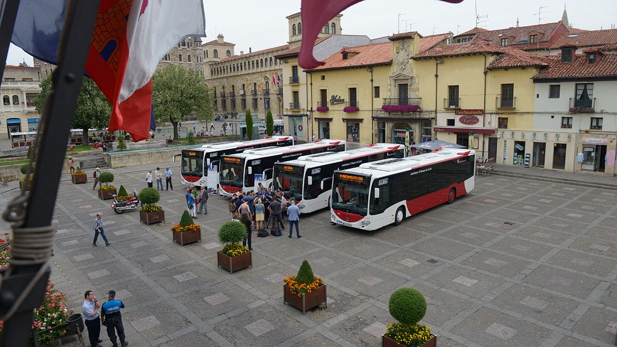El Ayuntamiento de León presentó el pasado mes de julio cuatro nuevos autobuses. | MAURICIO PEÑA