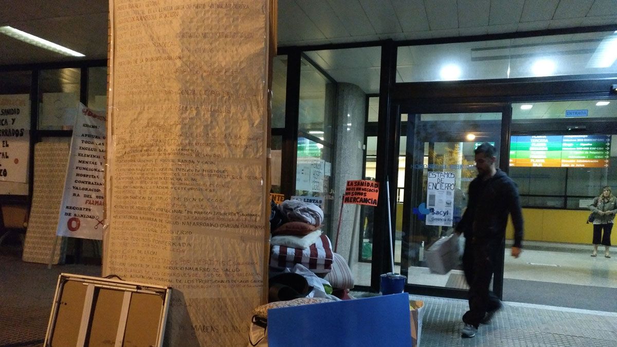 Momentos del desalojo de los encerrados. | M.I.