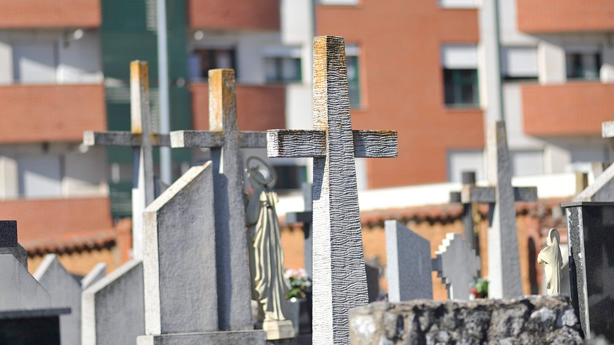 49 empresas funerarias están suscritas al convenio "sin contraprestación real" con el Colegio de Médicos. | DANIEL MARTÍN