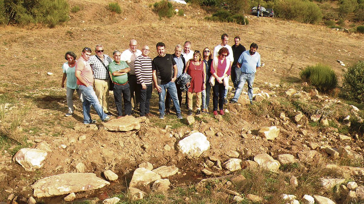La eurodiputada visitó las zonas afectadas por las obras junto a compañeros de Asturias y León. | ESTEFANÍA NIÑO