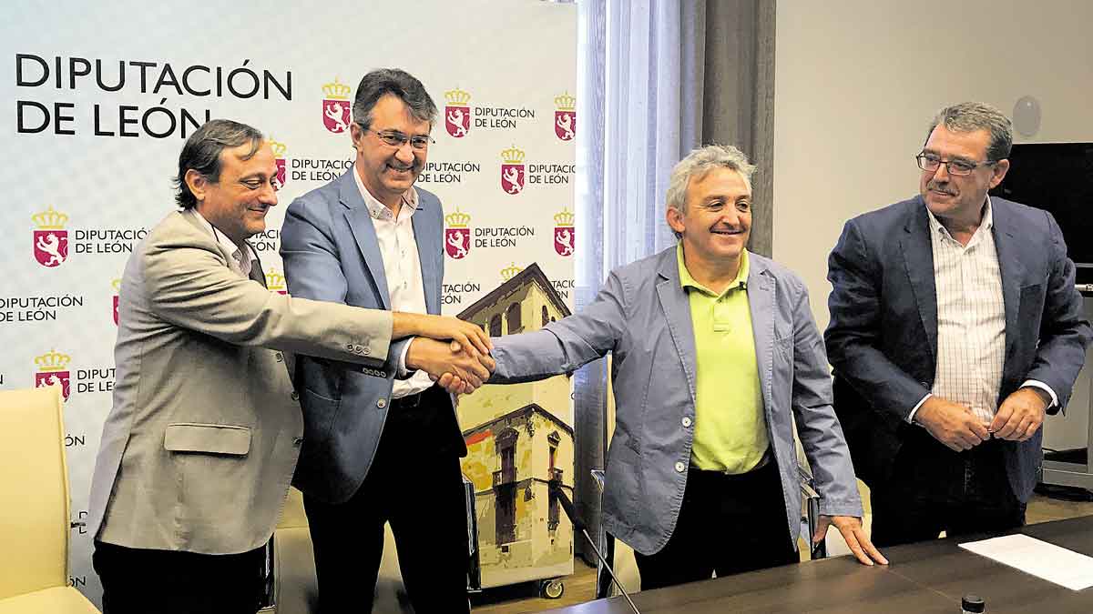 Acto para la firma de los convenios en el Palacio de los Guzmanes. | L.N.C.