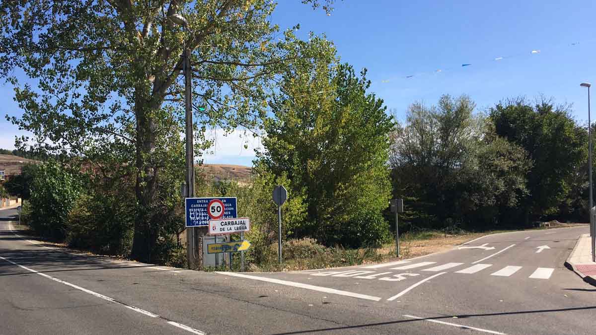 El cruce de Carbajal de laLegua donde se va a efectuar un nuevo acceso. | L.N.C.