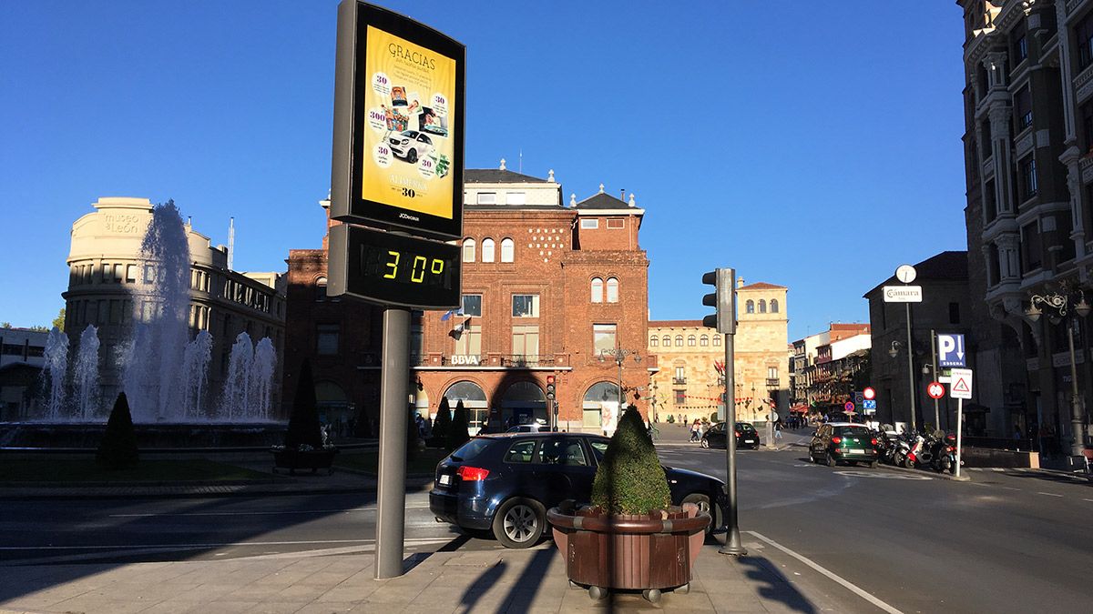 El termómetro de Santo Domingo marcaba este lunes, pasadas las 18:00 horas de la tarde, 30ºC. | L.N.C.