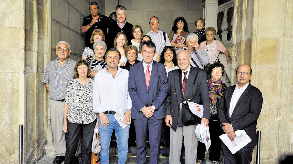 Juan Martínez Majo, con el grupo de argentinos. | DANIEL MARTÍN Juan Martínez Majo, con el grupo de argentinos. | DANIEL MARTÍN