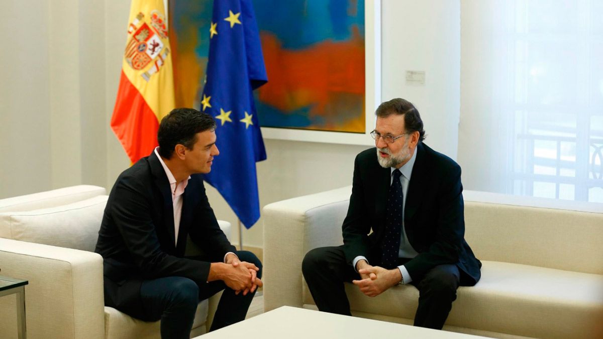 Pedro Sánchez y Mariano Rajoy durante la reunión. | TWITTER