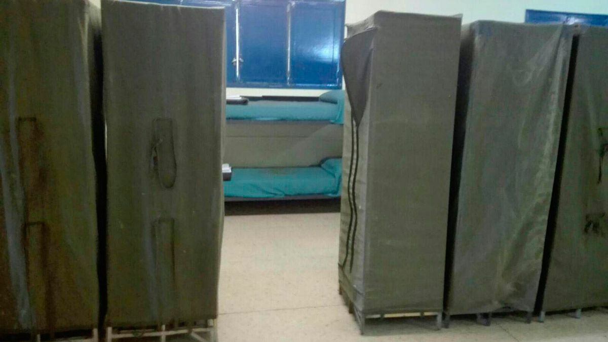 Imagen del cuartel al que han trasladado a los agentes del GRS de la Guardia Civil. | L.N.C. Imagen del cuartel al que han trasladado a los agentes del GRS de la Guardia Civil. | L.N.C.