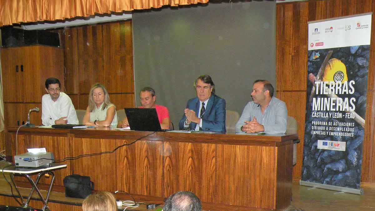 Un momento de la jornada informativa, ayer en La Pola de Gordón. | E. NIÑO