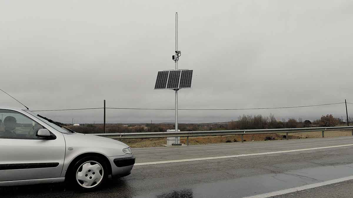 Radar de tramo situado en la nacional 120 a la altura de Villadangos del Páramo. | MAURICIO PEÑA