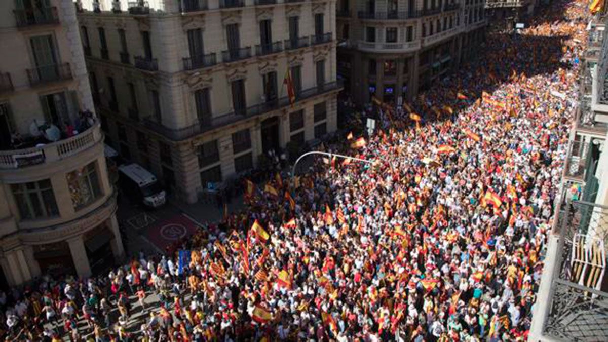 Miles de personas se manifiestan en Cataluña a favor de la unidad. | ABC