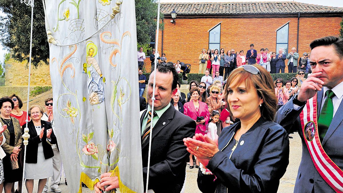 Maite Ramos, ejerciendo de Mayordoma en la Cañamona 2017. |  MANUEL ESPINA