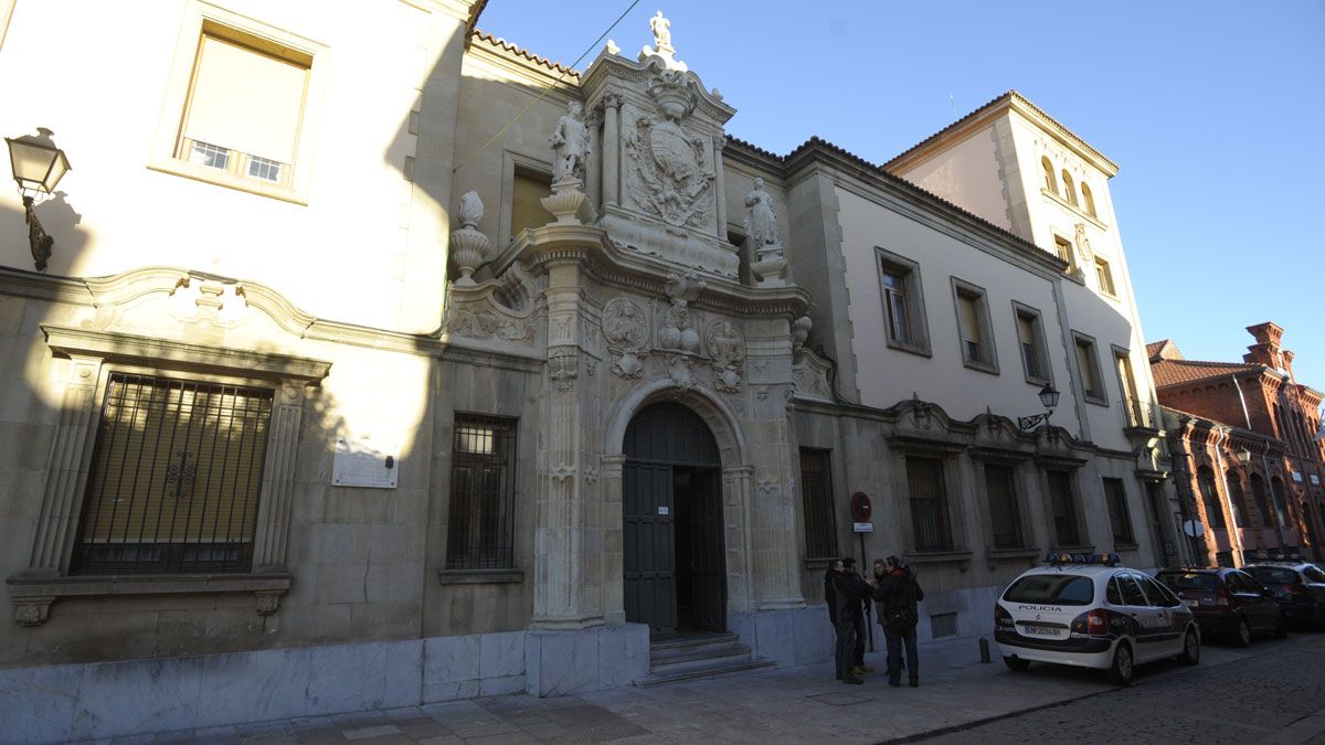 Imagen de archivo del edificio de la Audiencia Provincial de León. | DANIEL MARTÍN