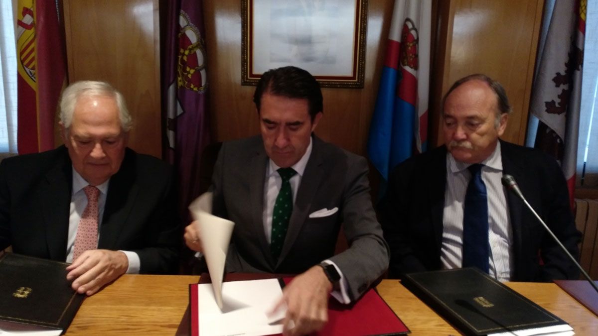 El convenio fue firmado en Bembibre por el consejero y los alcaldes. | M.I.