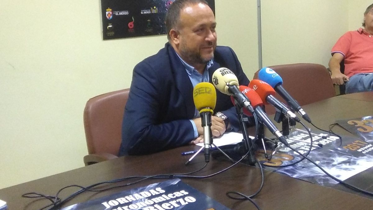 Jesús Álvarez Courel, presentando las jornadas