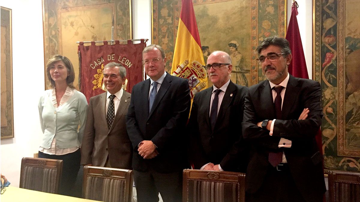 El alcalde Antonio Silván clausuró las Jornadas del Fuero en la Casa de León en Madrid.