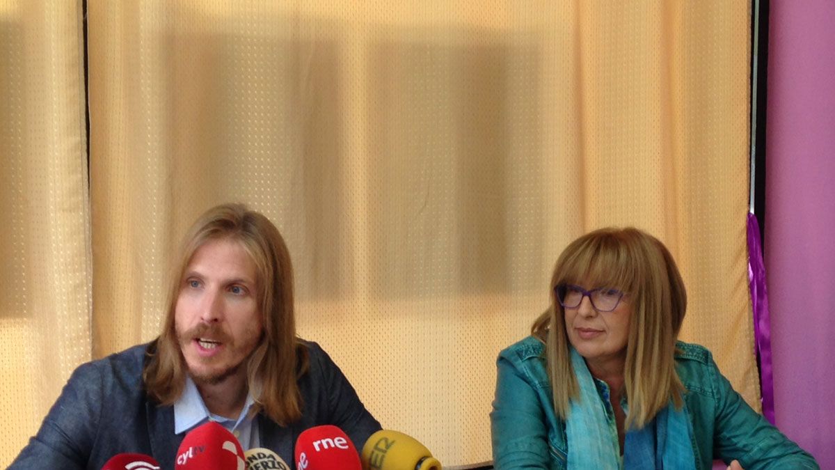 Pablo Fernández en Ponferrada tras la reunión con los dirigentes del Consejo Comarcal del Bierzo. | M.I.