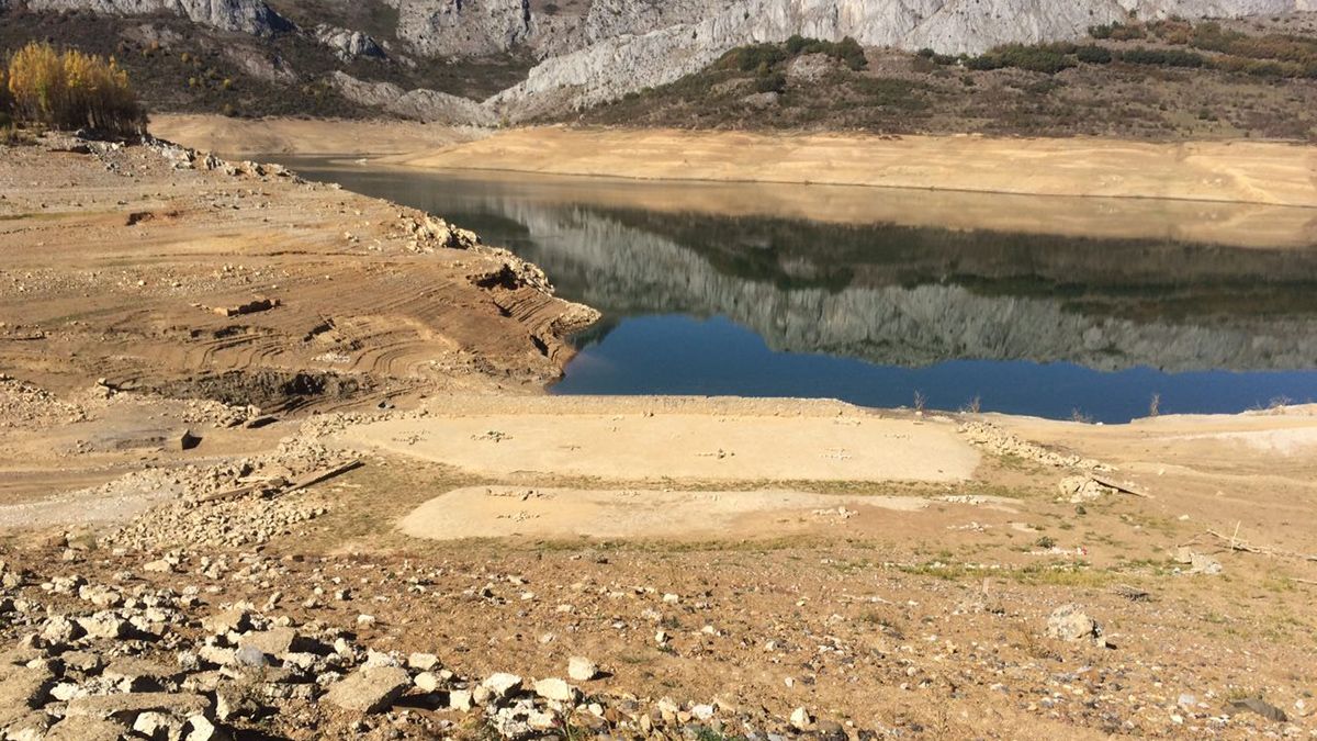 Situación del pantano de Riaño esta semana, que está al 14 por ciento de su capacidad con 90 hectómetros cúbicos. | E.F.