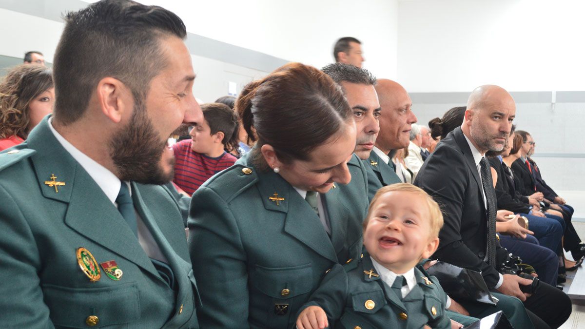 Una familia de guardia civiles quiso que sus hijos también celebraran el Día del Pilar. | M.I.