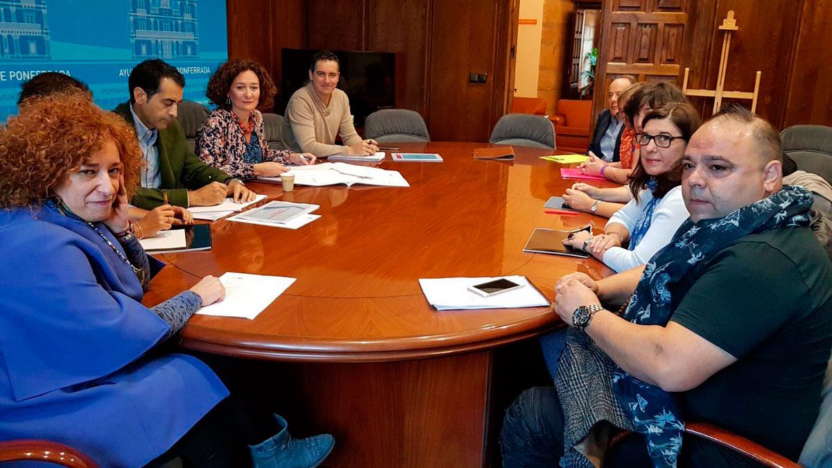 Reunión del equipo de Gobierno de Ponferrada con los comerciantes . | AYUNTAMIENTO DE PONFERRADA