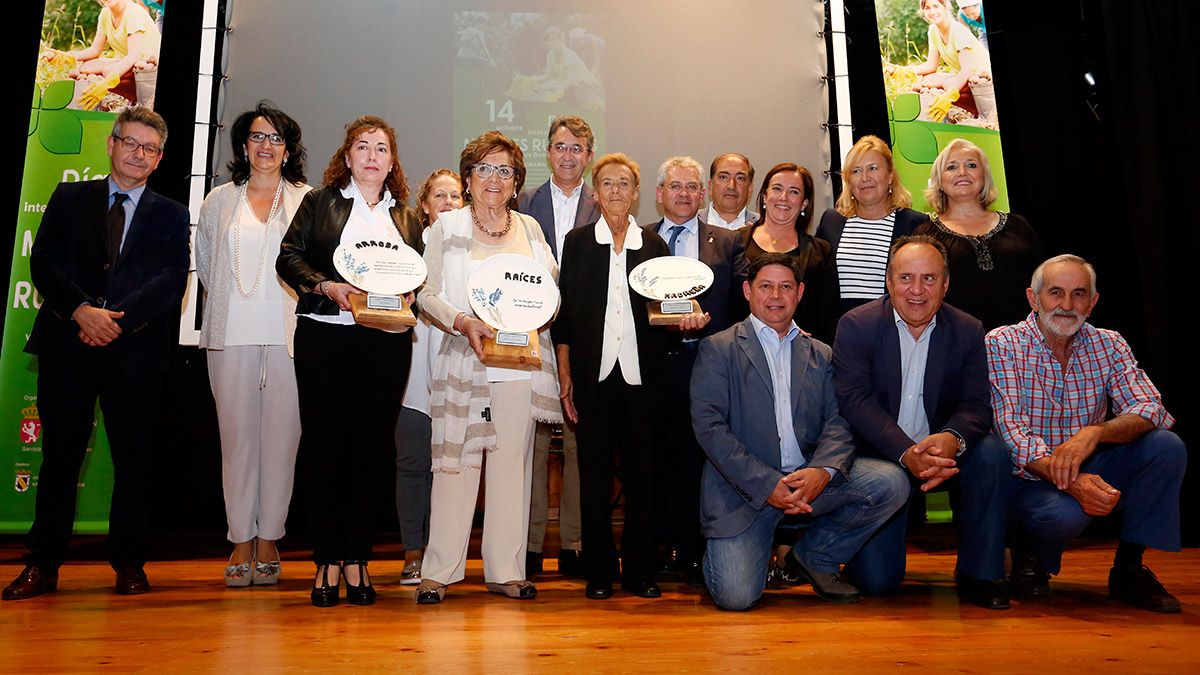 El presidente de la Diputación de León, Juan Martínez Majo, asiste a Gala del Día Internacional de la Mujer Rural celebrada en Valencia de Don Juan (León). | ICAL