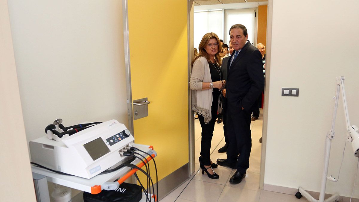 El consejero de Sanidad, Antonio María Sáez Aguado, visita la Unidad de Prevención y Recuperación de la Columna Vertebral. | ICAL