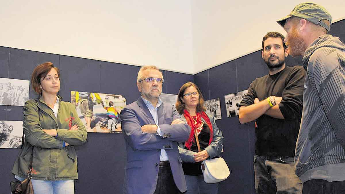 Este martes se inauguró en La Bañeza una muestra sobre las Brif. | PRIETO