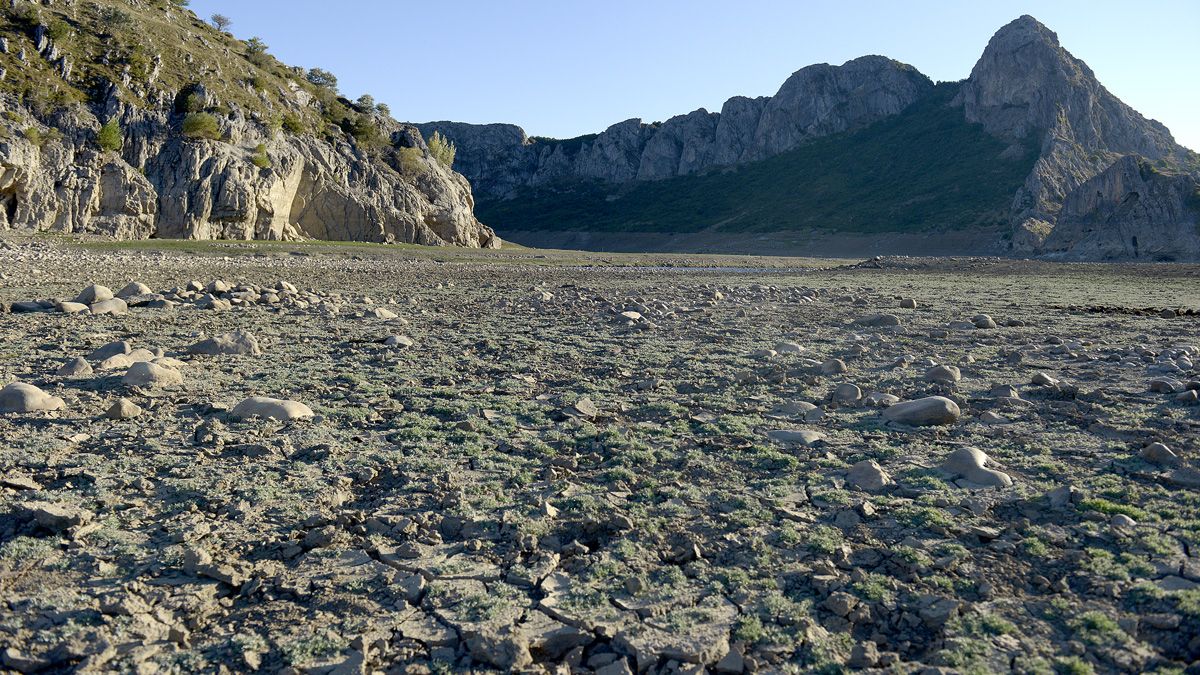 La sequía ha dejado los embalses leoneses así. | DANIEL MARTÍN